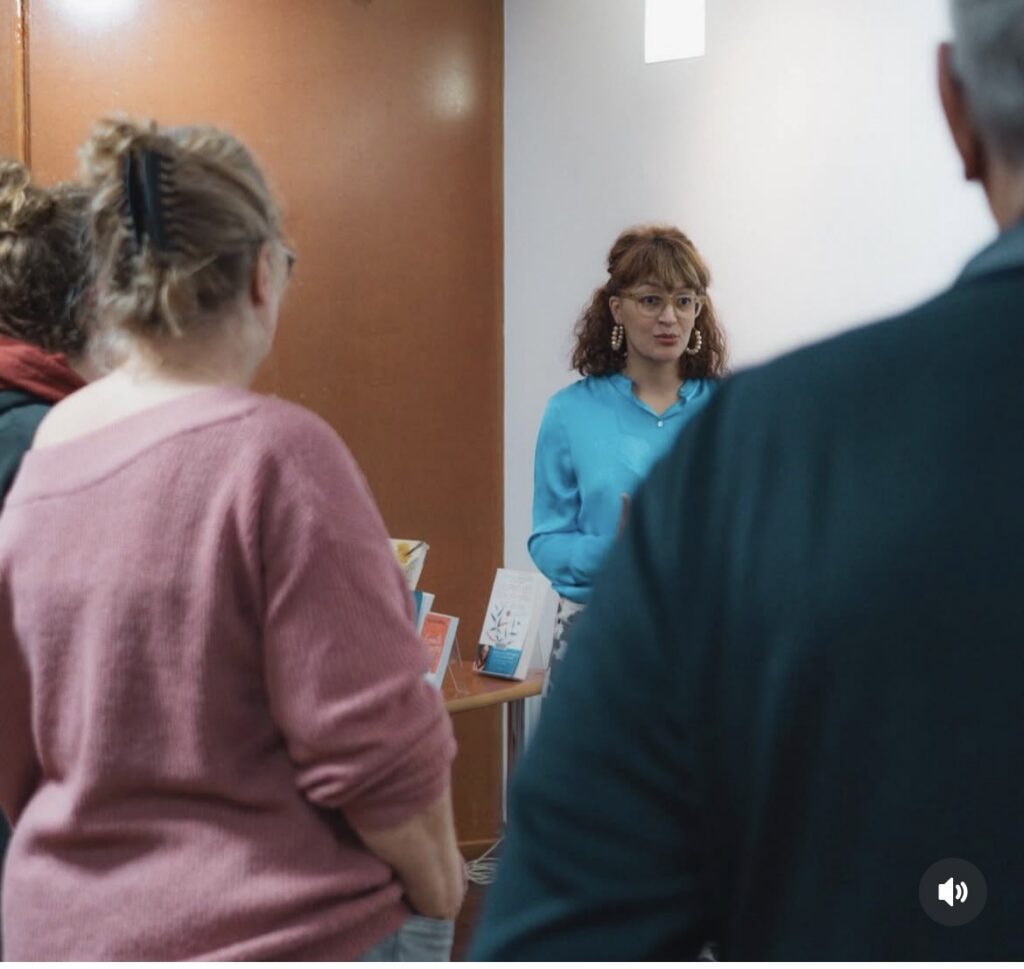 Rencontre artistique autour des œuvres de BKenzArt lors d'une exposition